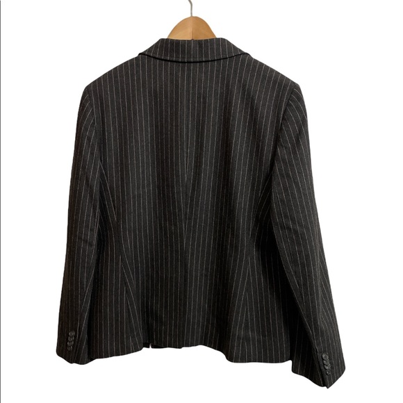 Lands’ End Wool Cashmere Blend Blazer.  Pinstripe charcoal Gray and Mauve. - Picture 2 of 5